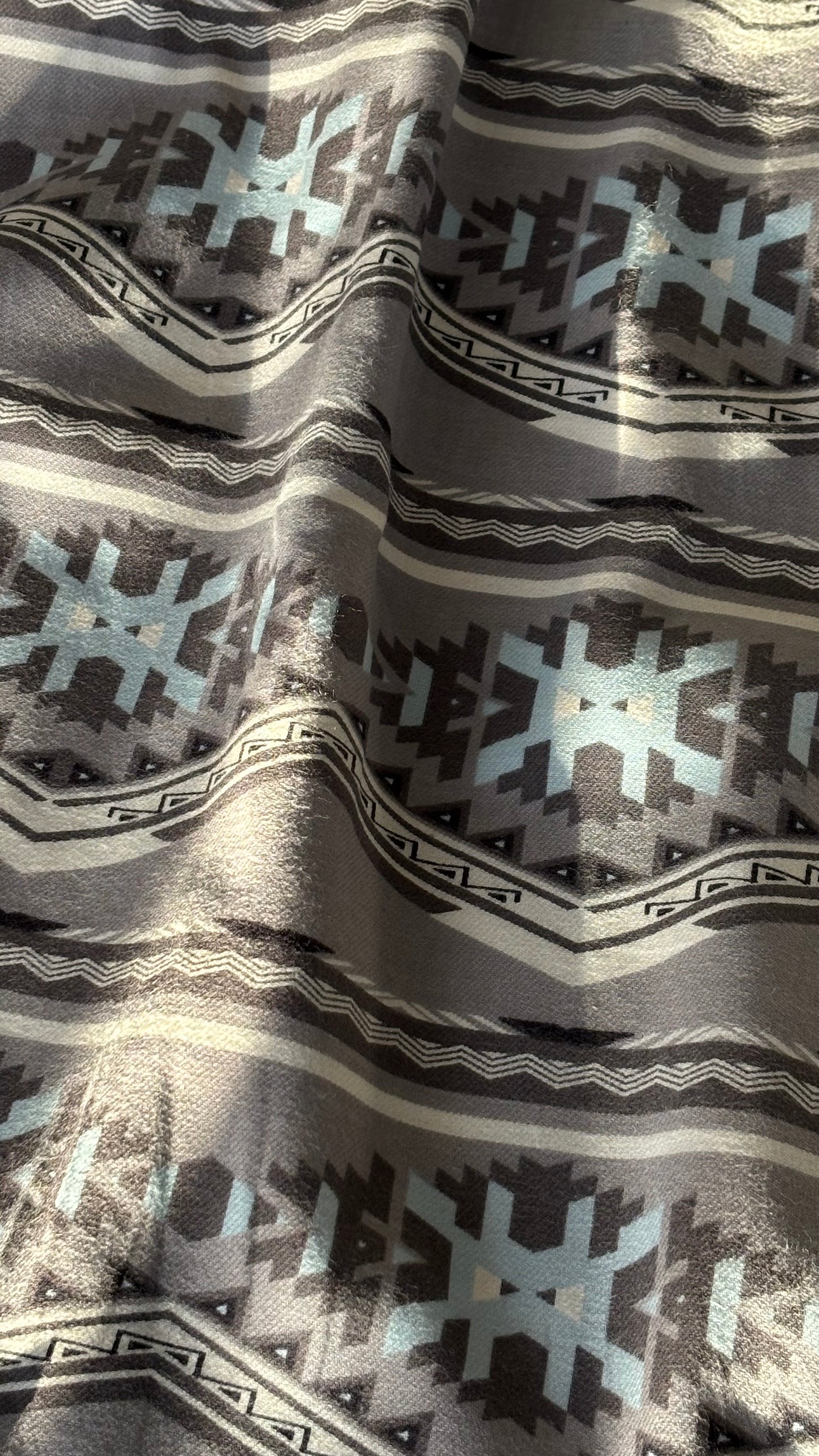 Franela Tribal Gris