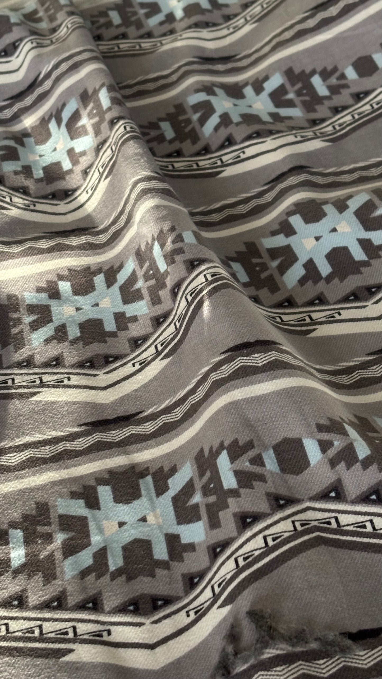 Franela Tribal Gris