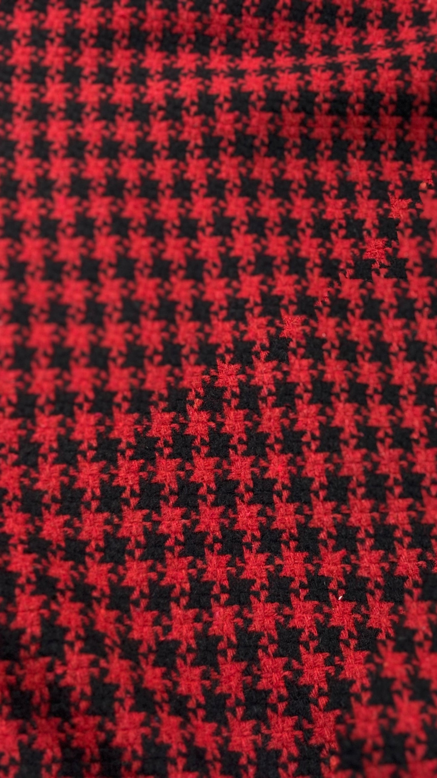 Lana Red Hole