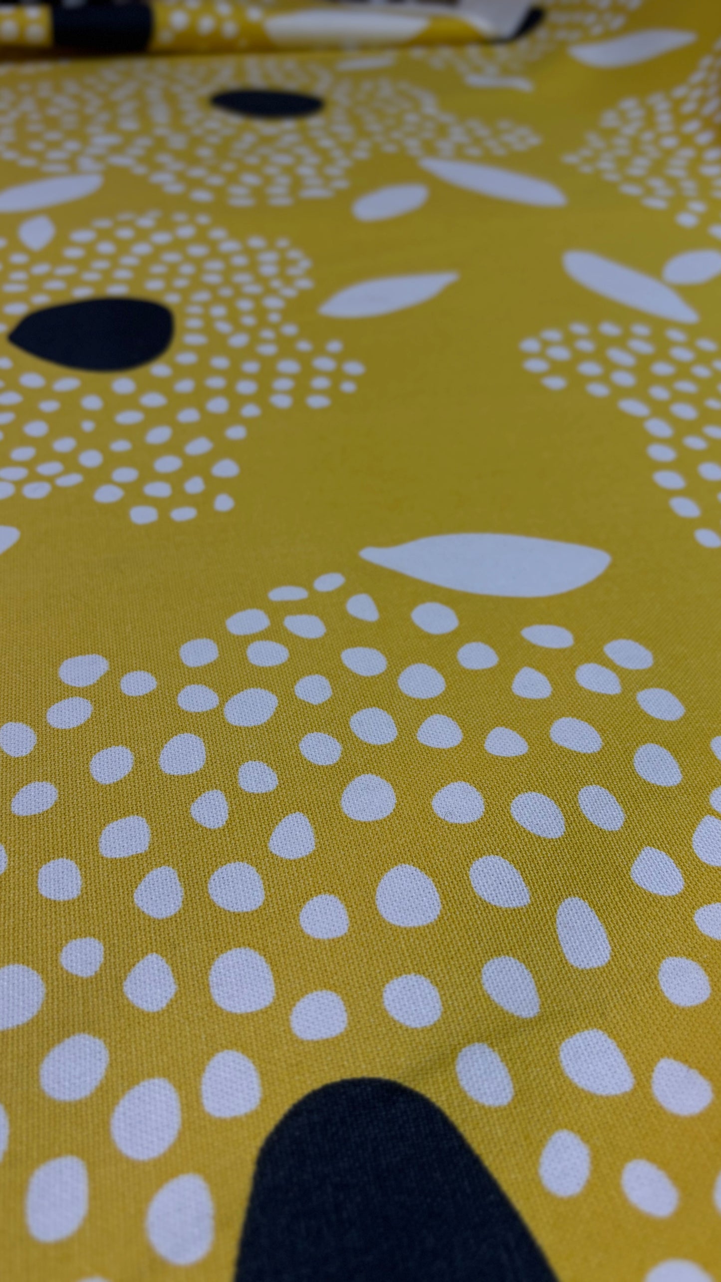 Canvas Yellow Points