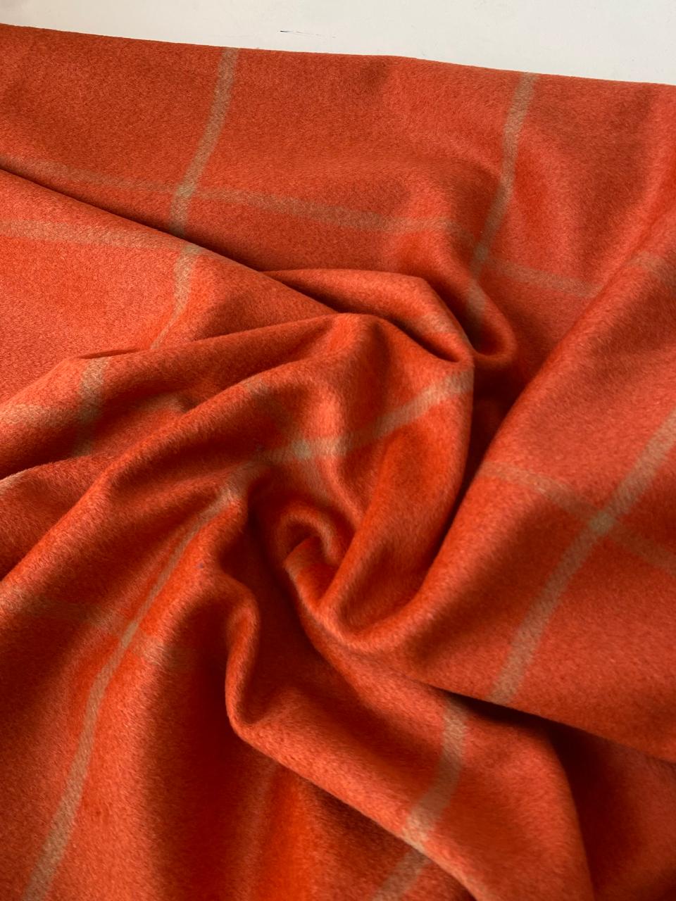 Lana Cuadros Naranja