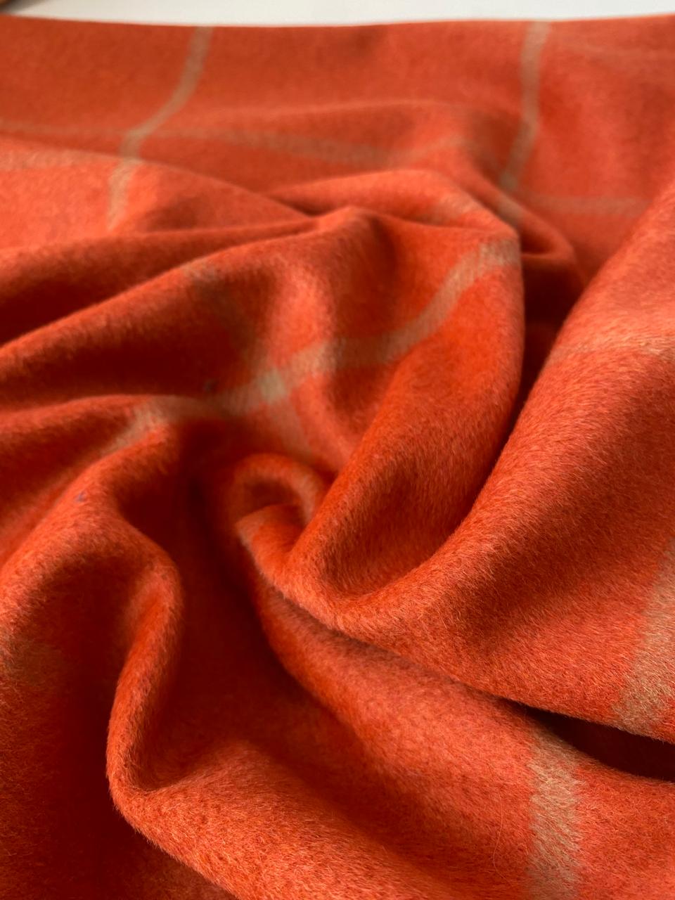 Lana Cuadros Naranja
