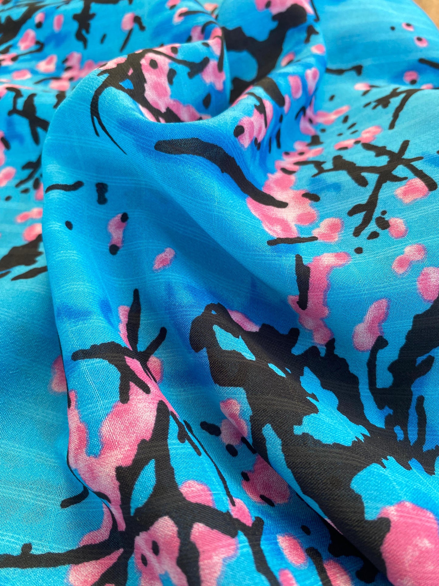 Gasa Chiffon Azul Flores de Cerezo